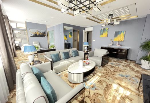 Holiday Inn Xingang Hotel Overview