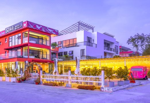 52 Hertz Guesthouse Hotel Overview