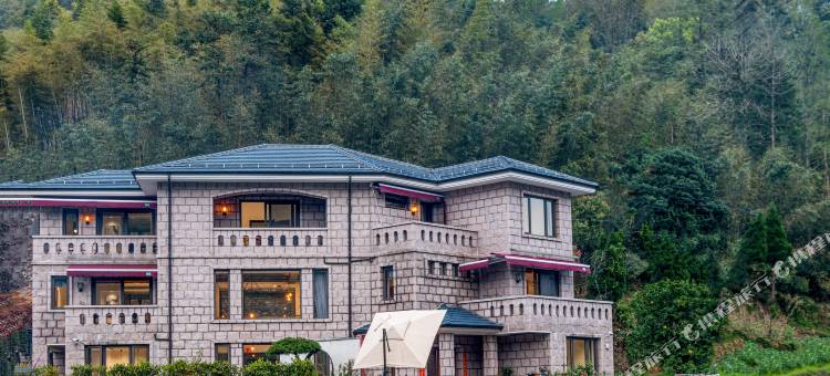 莫干山石尚美墅泳池轰趴团建烧烤庭院图片