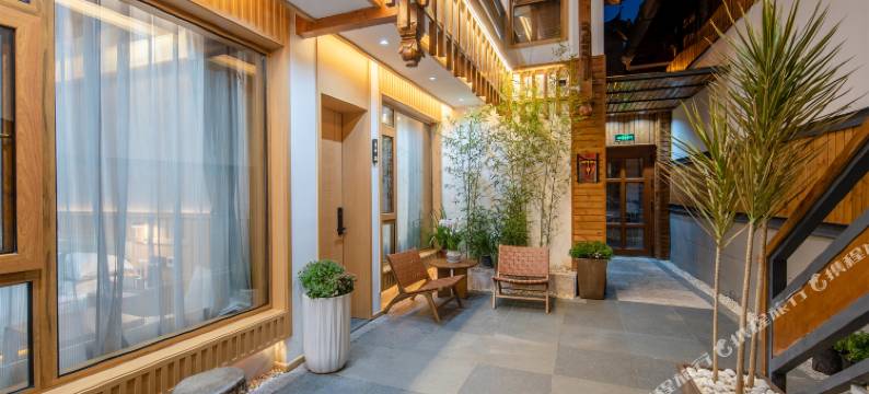 Tourist Villa花续·日落金山云海美宿(丽江古城四方街店)图片