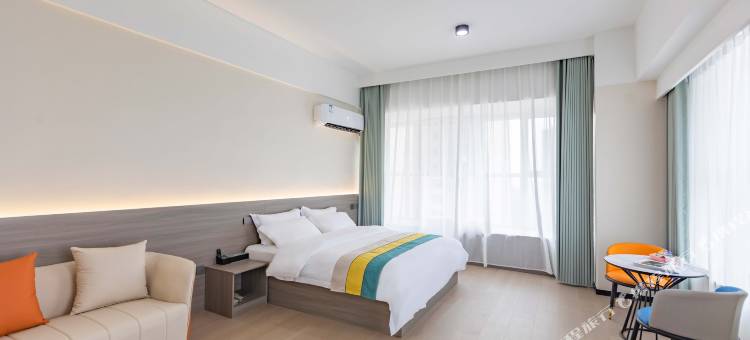 艺海清栈酒店(芒果时代广场大润发店)图片