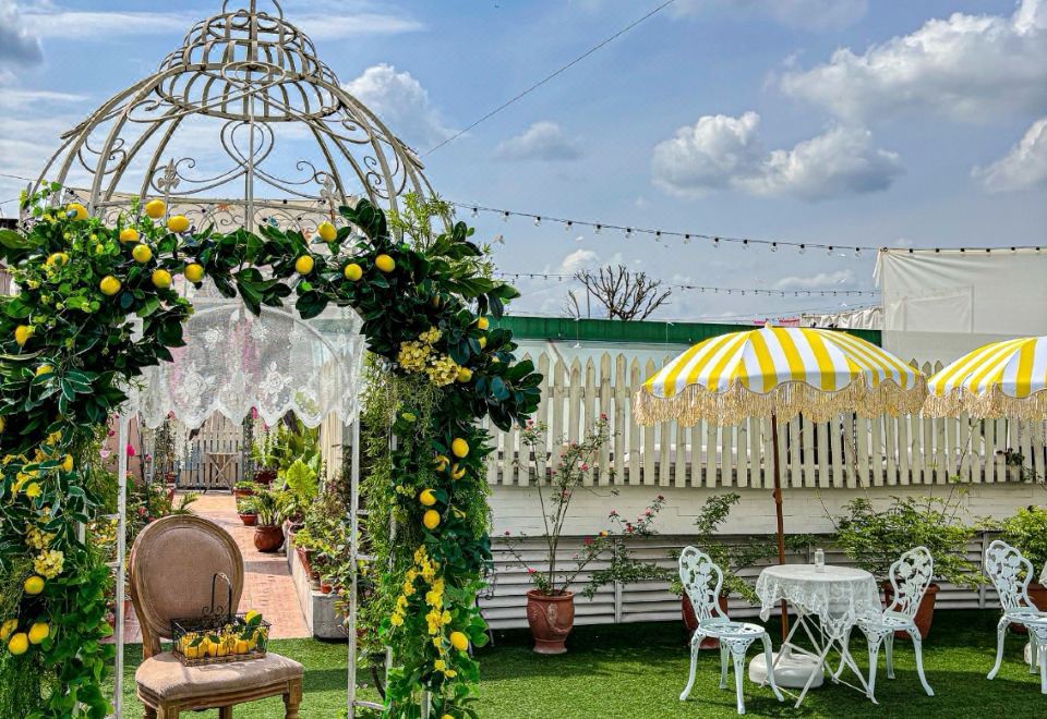 荒岛玫瑰·古董民宿（乐山世豪广场高铁站店）外景图