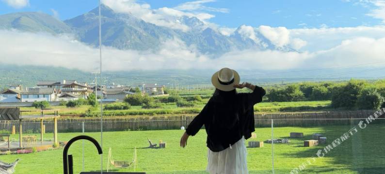 漫栖湾雪山野奢民宿图片