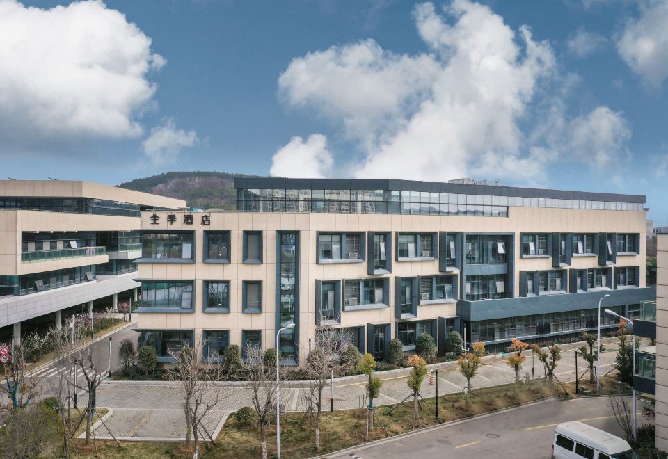  Hotel Overview