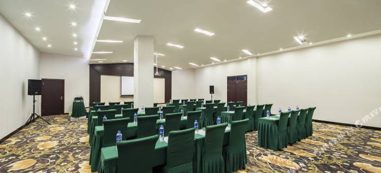 峨眉山鸿坤酒店(峨眉高铁站旅游博览交易中心店)图片