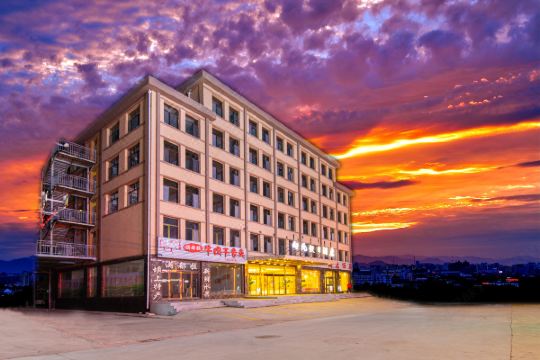 乌兰布统向北假日酒店预订价格,联系电话位置地址【携程酒店】