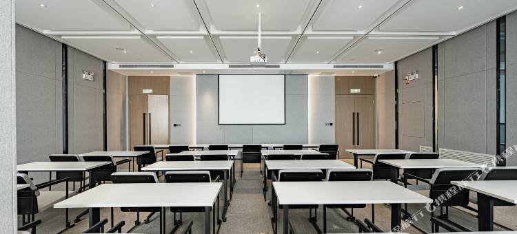 乌鲁木齐北京南路中营工地铁站亚朵酒店图片