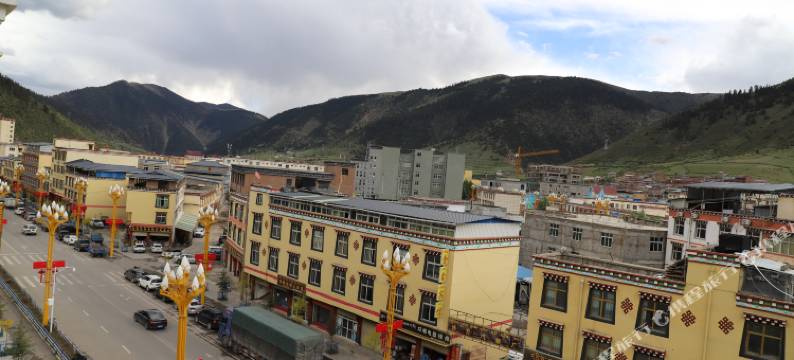 巴里岛假日酒店(类乌齐店)图片