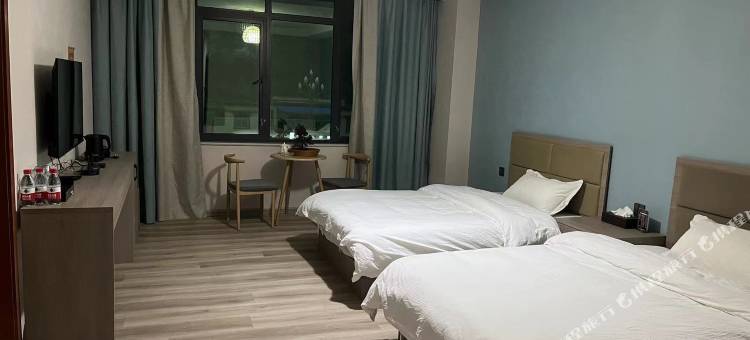 洛隆雅天酒店图片