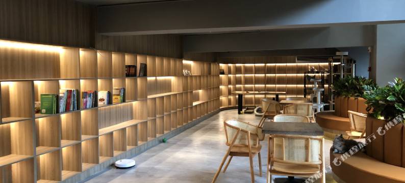 重庆轻轨穿楼我家民宿(贰厂文创园店)图片