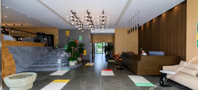 杭州日畔微客酒店(新天地店)图片