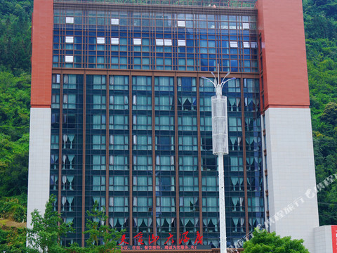 宝兴夹金山大酒店