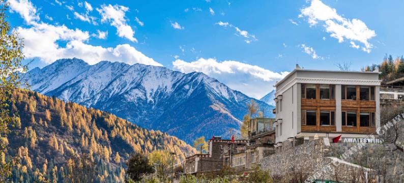 四姑娘山等风来雪山民宿(长坪沟景区长青山寨观景平台店)图片