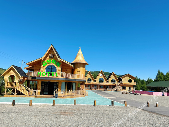 莫尔道嘎森邻树巢酒店