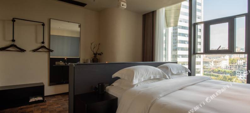 贵阳墨隐城市绿洲酒店(青云市集甲秀楼店)图片