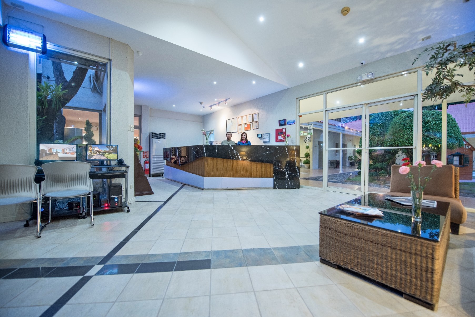 Court Meridian Hotel & Suites Over view