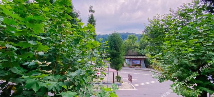邛崃天台山金秋园民宿图片
