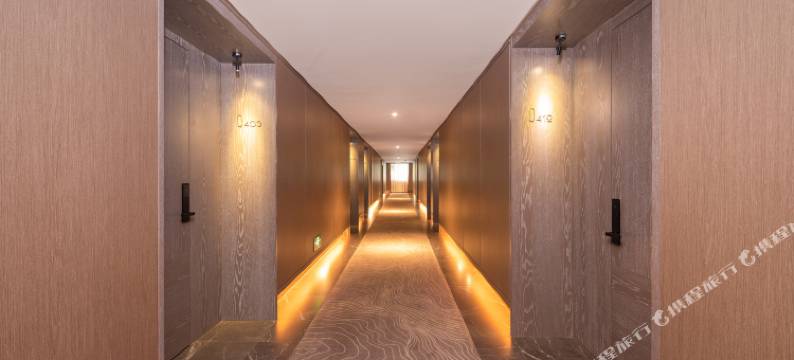 兰顿Q酒店(红河哈尼族彝族自治州建水小火车紫陶街店)图片