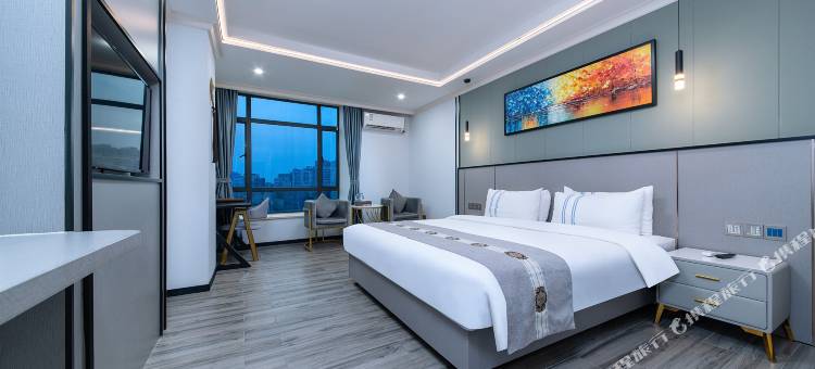 鑫华庭酒店(遂溪全丰中央广场店)图片