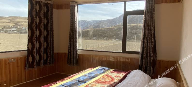 道孚八美三姐妹客栈图片