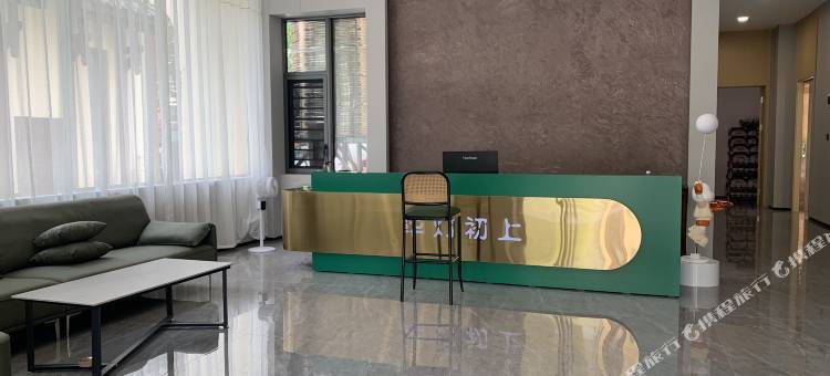 华灯初上轻奢民宿图片