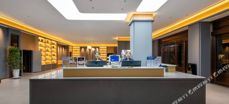 潮漫酒店(阿勒泰桦林公园店)图片