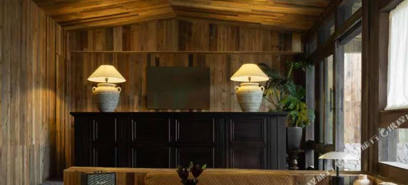 香格里拉璞云悬山LIFE民宿(独克宗古城大佛寺转经筒店)图片