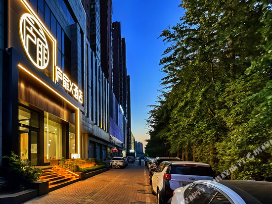 庐扉x酒店(郑州市中牟县天泽城轻工业大学易斯顿美术学院店)