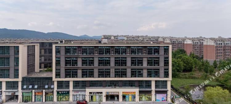 蓝鲸酒店(南京江北新区工业大学店)图片