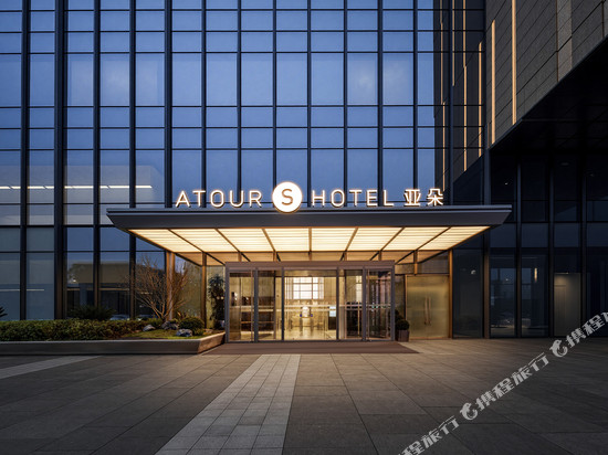 武汉汉正街江汉路步行街高空江景亚朵S酒店