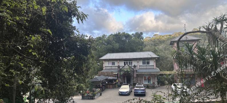 尖峰岭天池避暑山庄图片