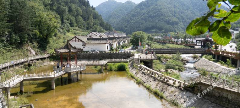 蓝田岭隐葛牌山庄图片