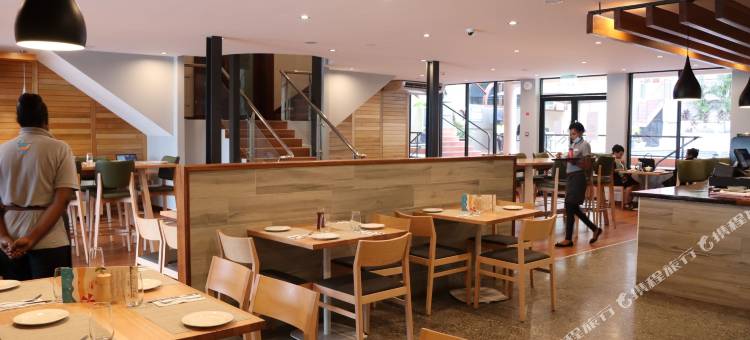 埃拉海滩酒店(Ela Beach Hotel & Apartments)图片