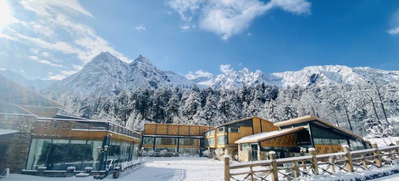 金山摄影温泉度假酒店(三号营地店)图片