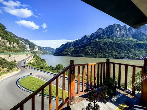 宜昌渔舟唱晚民宿(三峡公路莲沱畔大桥店)