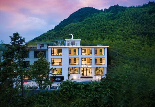 月亮湾遇见精品民宿外景图