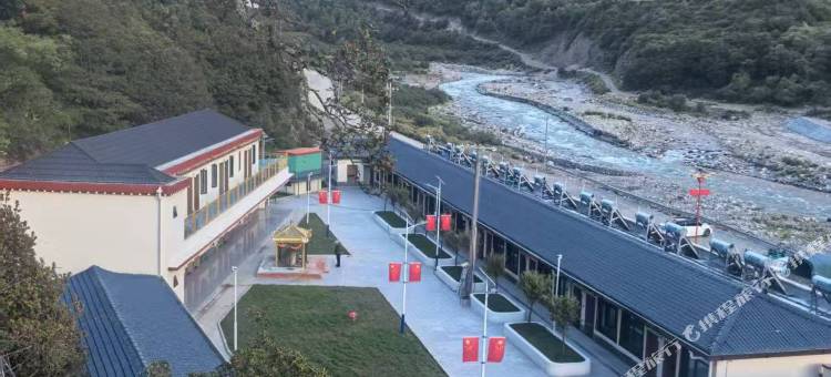 岷山念朗温泉康养中心图片