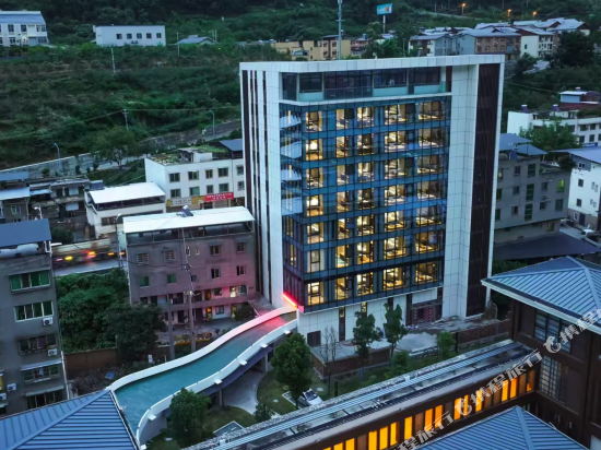 石棉德澜阁酒店