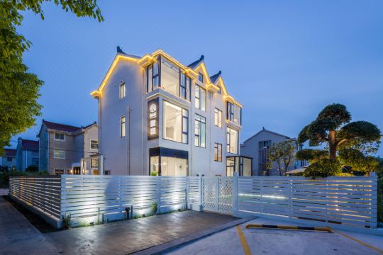 选择房间开业:2020上海橡宿oak民宿位于迪士尼附近3公里的别墅,独门