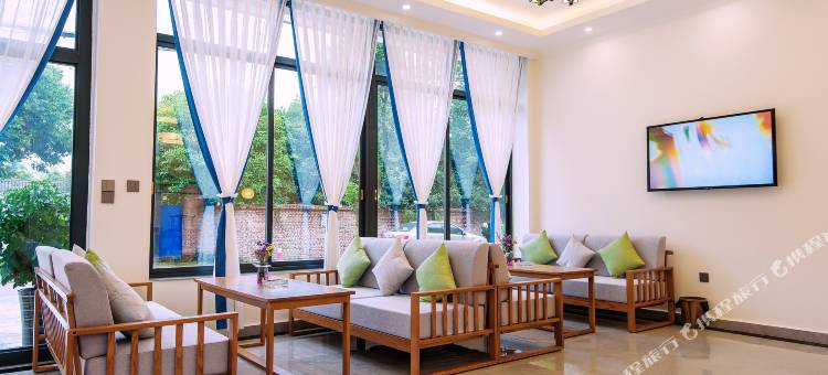 都江堰兰兮畔民宿(青城山高铁站店)图片