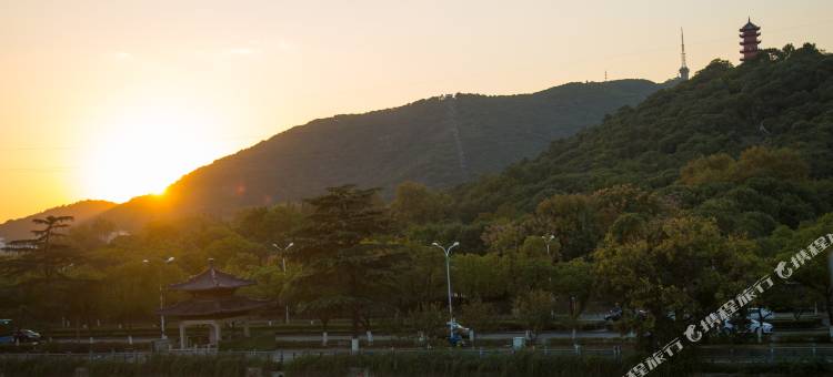 无锡火车站春申路亚朵酒店图片