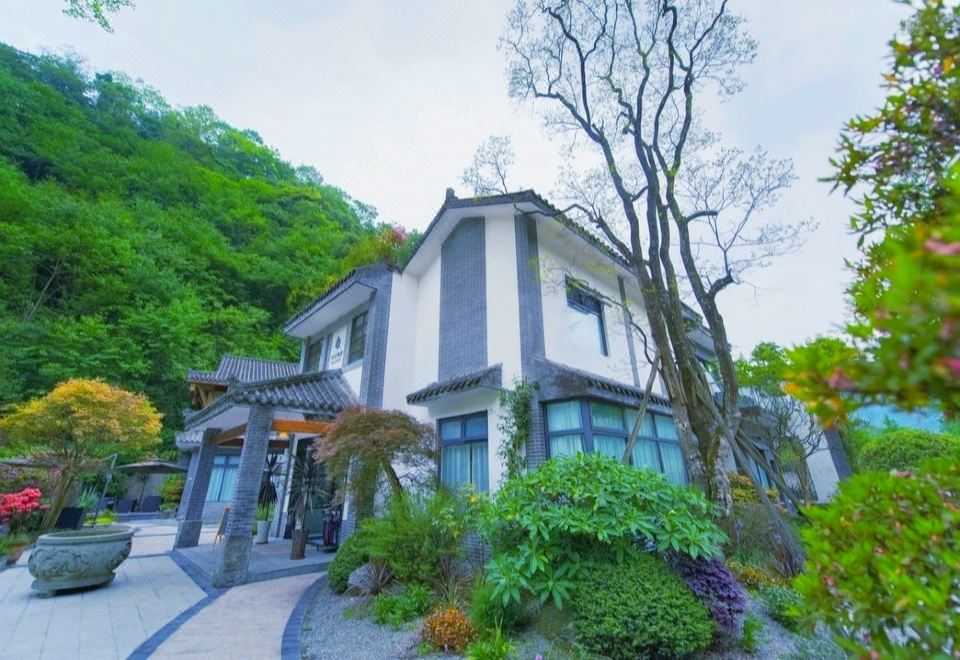 都江堰时光青城酒店外景图