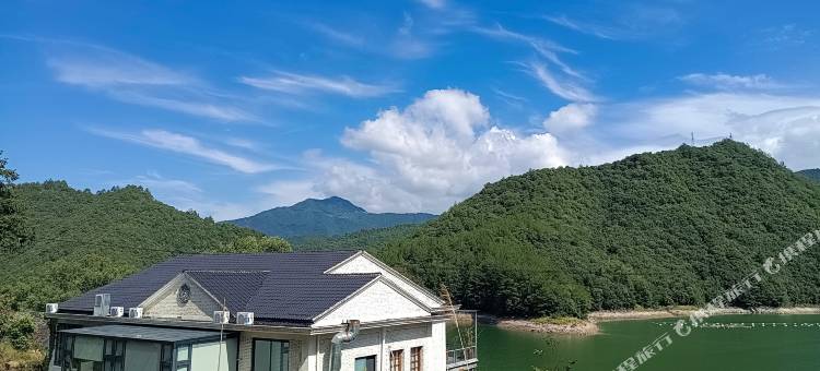 龙泉天青等烟雨客栈图片