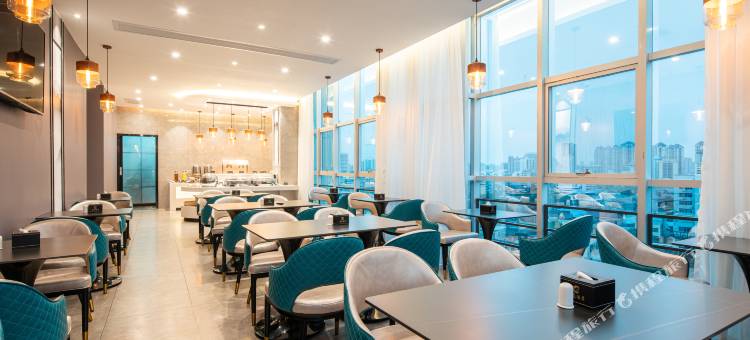 澳龙酒店(钦州湾大道万国商业广场店)图片