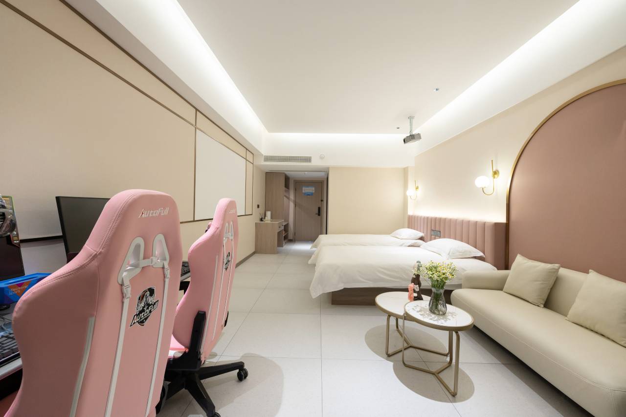 爱电竞酒店(许昌曹魏古城胖东来人民店)图片