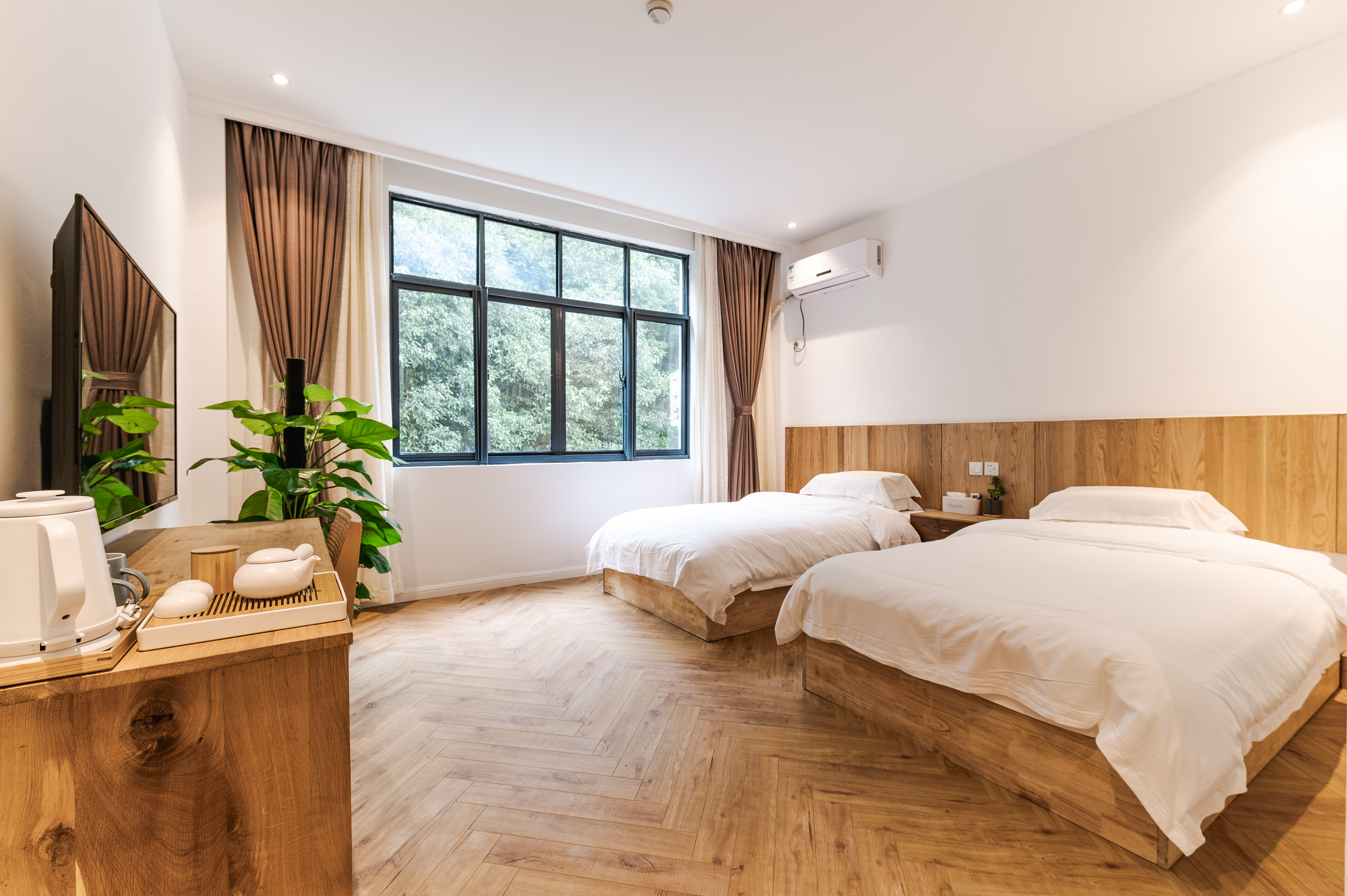 Hangzhou mountain is a beautiful place to stay Over view