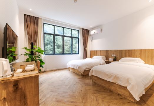 Hangzhou mountain is a beautiful place to stay Hotel Overview