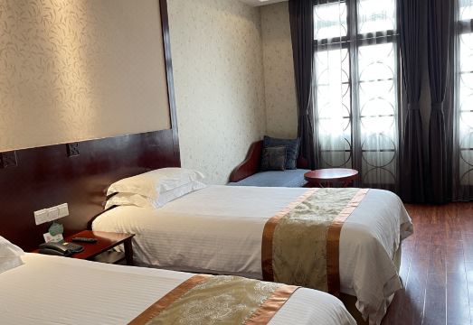 Seventh Heaven HotelHotel Overview