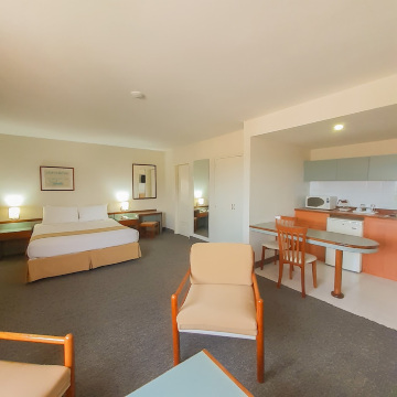 Hotel Cristina SuitesHotel Overview