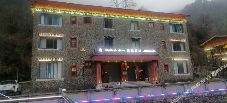 错那青创酒店图片